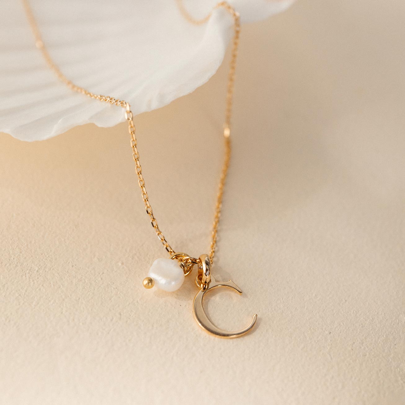 Collier lettre perle